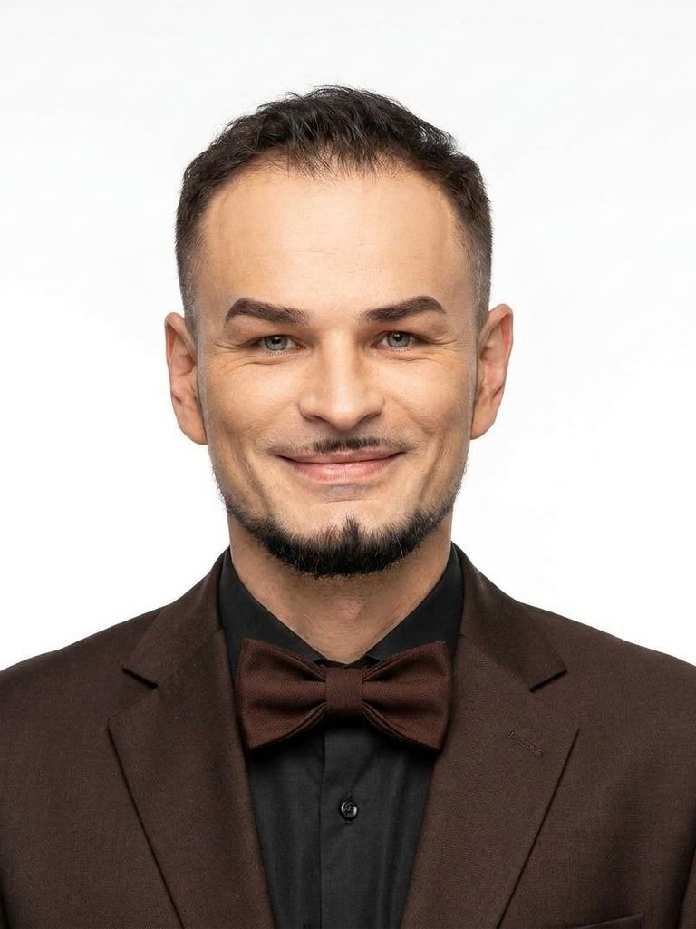 Евгений Киреев на сцене конференции